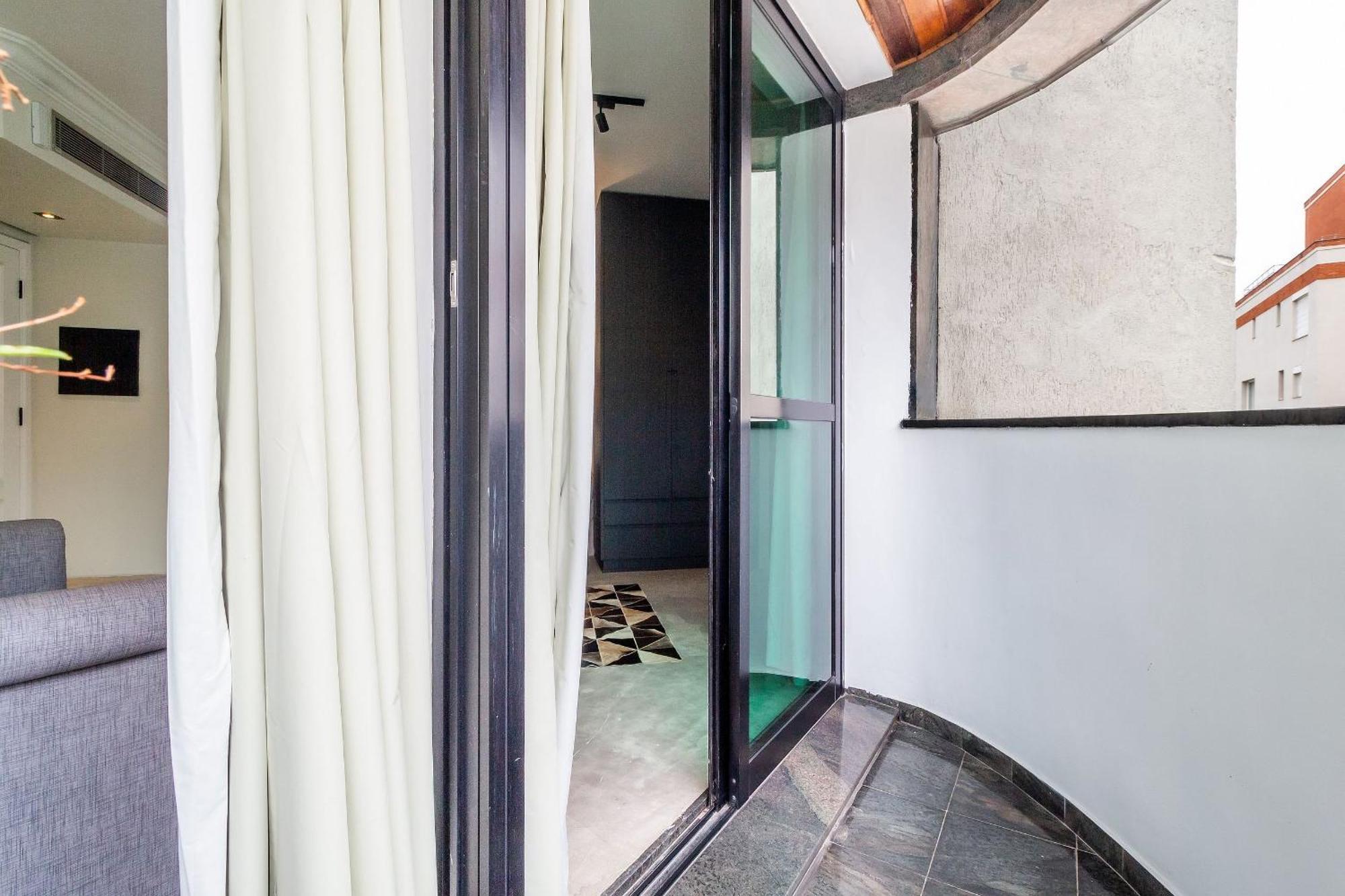 Apartamento Localizado Dentro De Um Renomado *