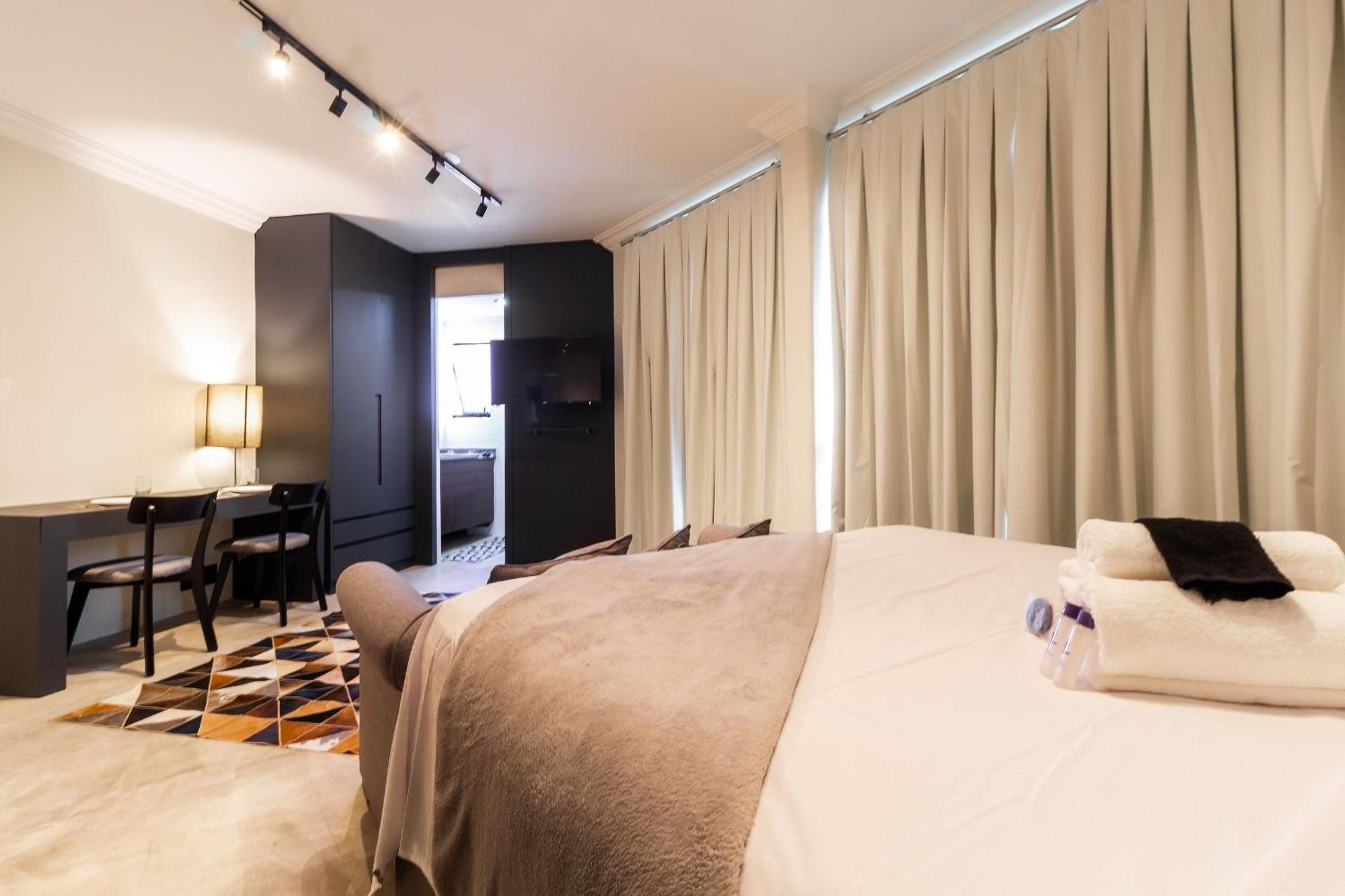 Localizado Dentro De Um Renomado Apartamento *