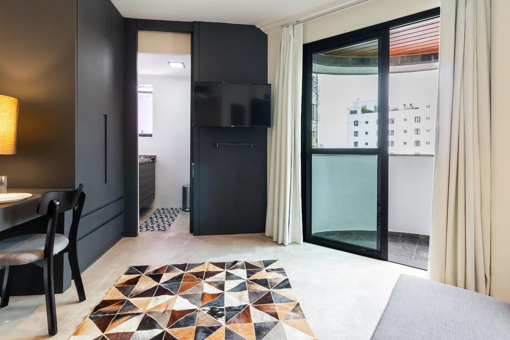 Apartamento Localizado Dentro De Um Renomado *